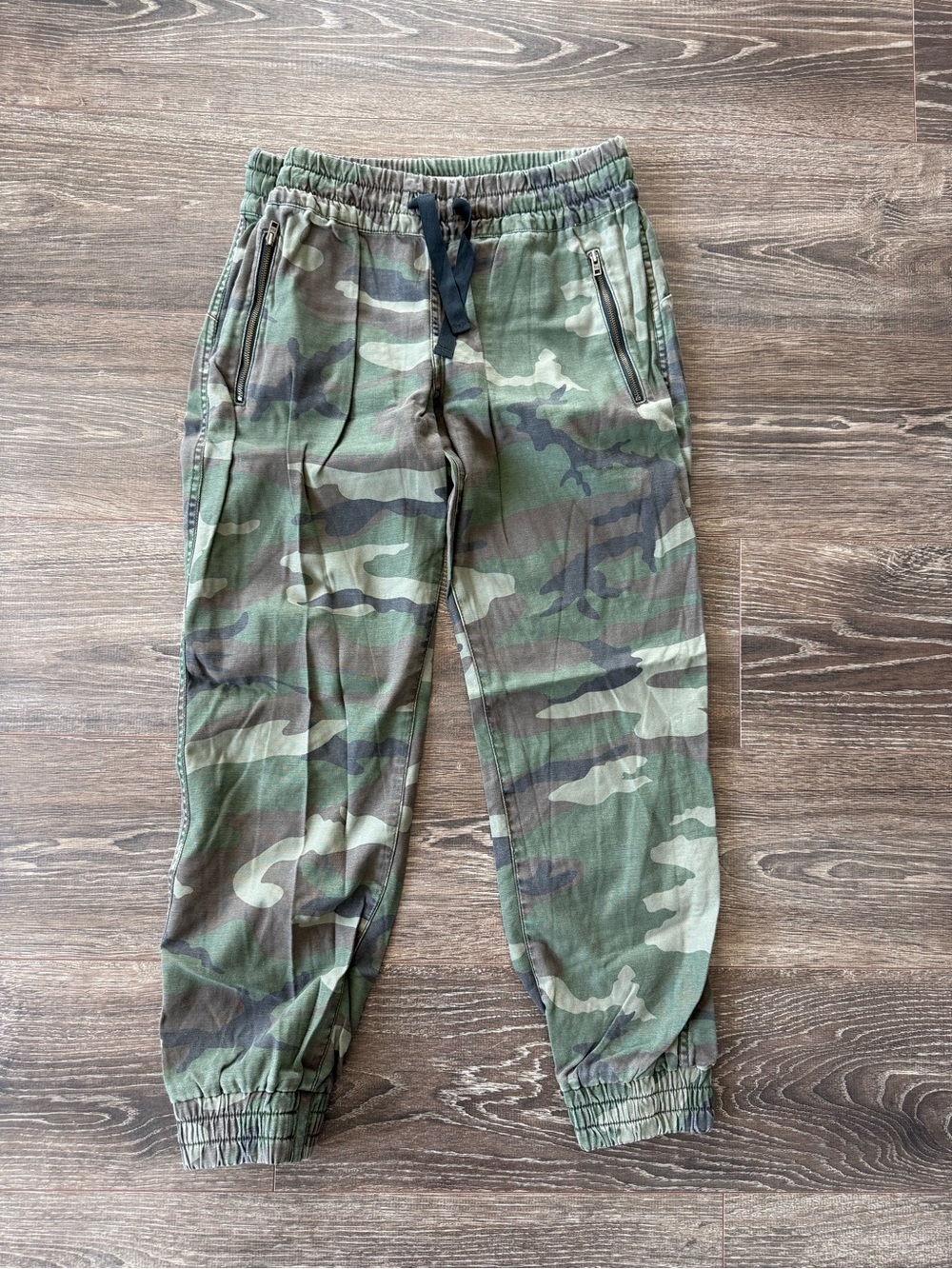Aritzia TNA Women's Camouflage Joggers